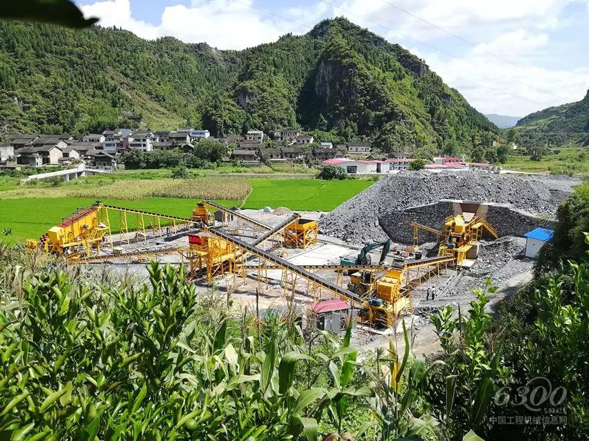 中鐵十二局張吉懷項目隧道洞碴加工生產線生產現場