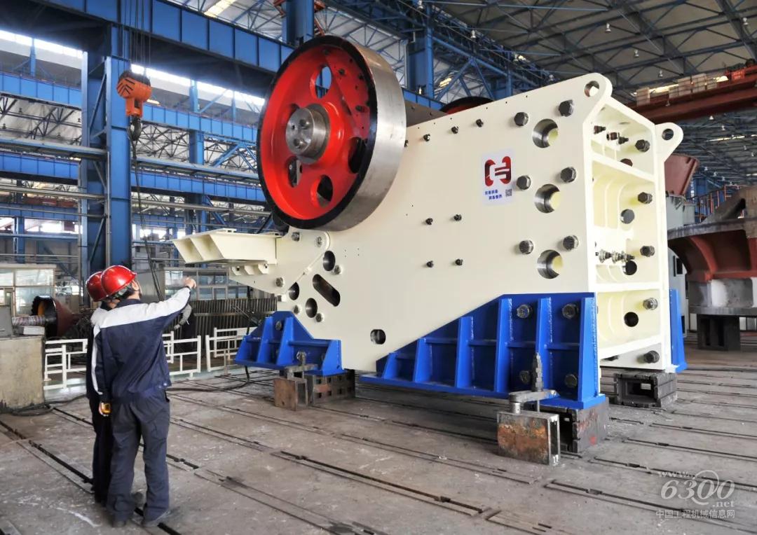 北方重工國內最大規格顎式破碎機廠內試車成功