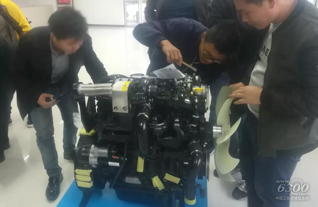 山重建機開展濰柴發動機產品知識培訓