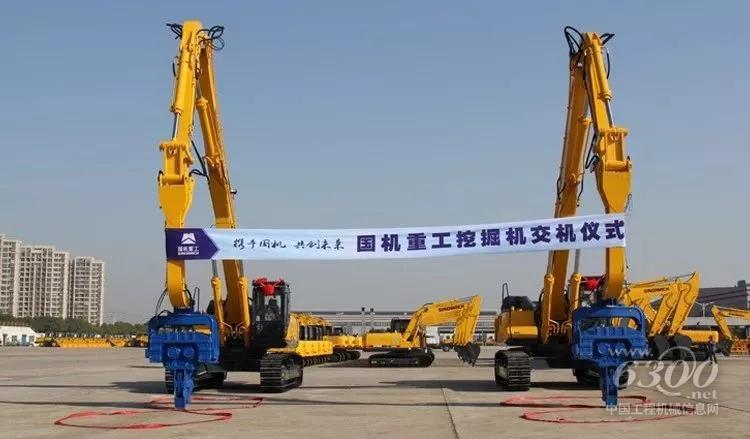 國機重工新型液壓高頻振動打樁機交付