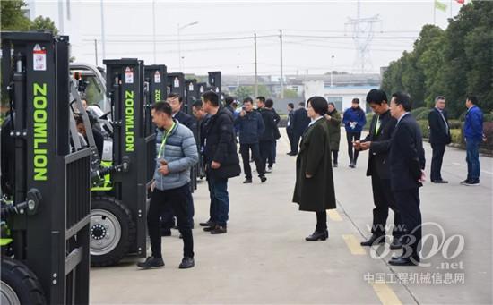 經銷商參觀展車樣機
