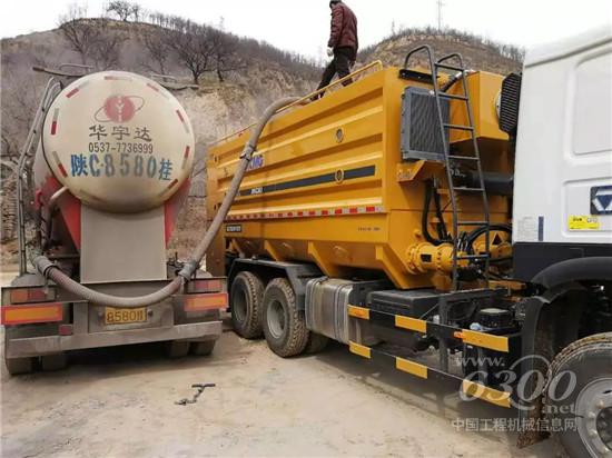 粉料撒布車XKC203助力延安老區基礎建設