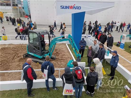 　　4月8日到14日三年一屆的世界工程機械盛會“德國寶馬展”在素有工程機械之巔之稱的德國開幕，山河智能攜微小型挖掘機、中型挖掘機、滑移裝載機、旋挖鉆機、潛孔鉆機、伸縮臂履帶式起重機等精品閃耀寶馬展。