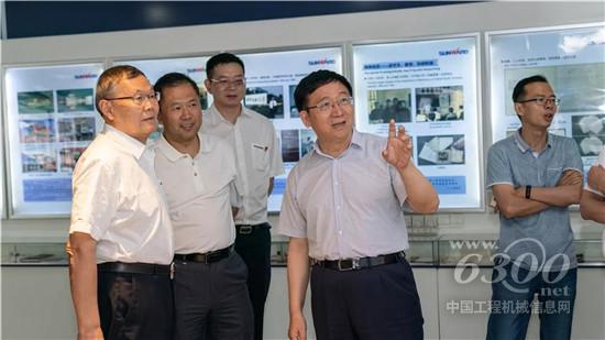 新疆建設兵團黨委常委鐘波一行考察山河智能