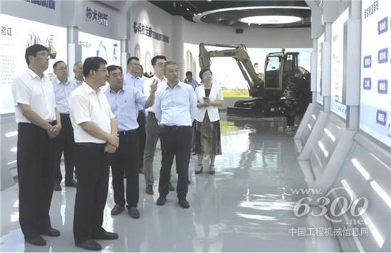 中國僑聯副主席李興鈺到山東臨工調研
