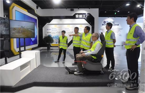 VCE挖掘機運營副總裁Andy Knight一行訪問山東臨工