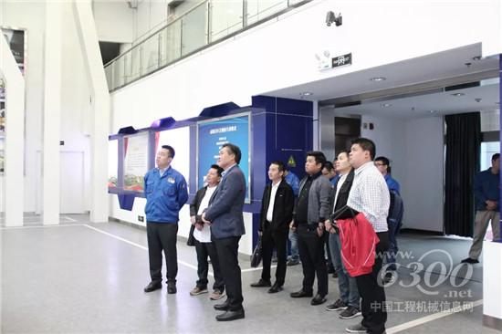 老撾交通部副部長一行來訪陜汽參觀交流
