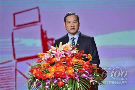 他帶領32名員工重走創業路
