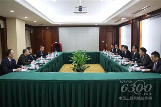 小松（中國）與海螺水泥礦山大型化鏟裝設備簽約儀式