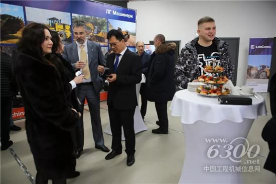 　　12月19日，柳工在俄羅斯的又一經銷商網點——奧倫堡網點盛大開業，30余家區域關鍵客戶參加盛會并祝賀。