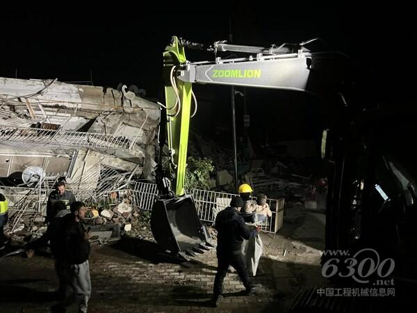 圖為中聯重科救援隊參與土耳其地震災區哈塔伊省救援工作