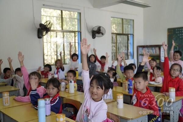 童心繪夢 趣探未來 三一集團 X 立邦中國 盤石完全小學聯合探訪活動合照