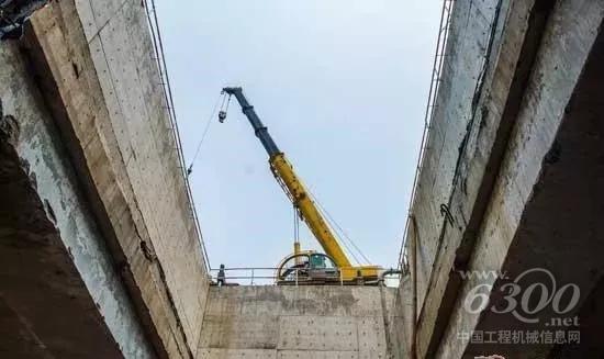 深圳地鐵建設吊裝施工