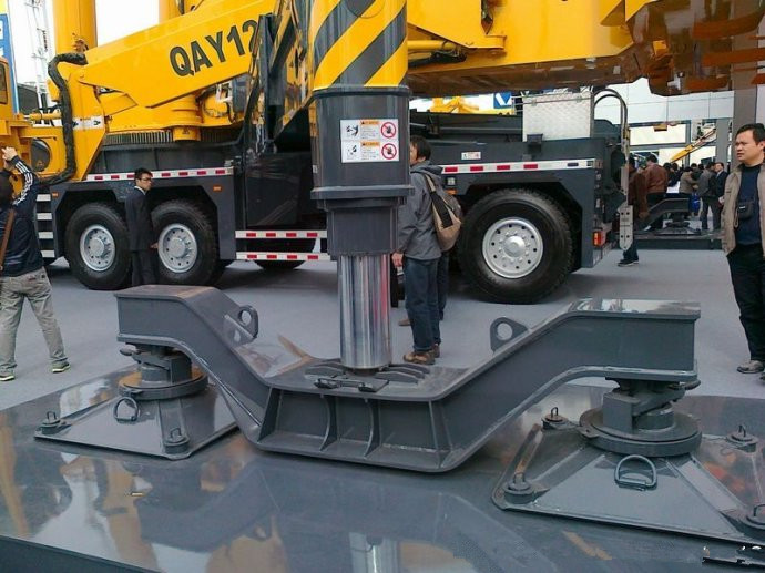 徐工QAY1200全路面汽車起重機