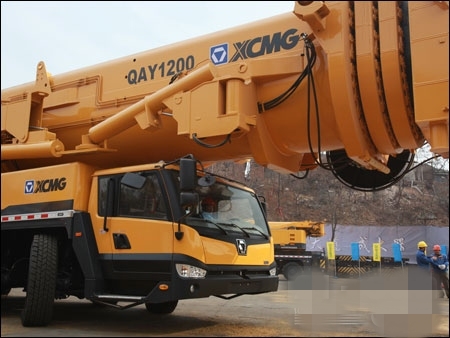 徐工QAY1200全路面汽車起重機