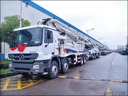 中聯重科52米六節臂系列混凝土泵車