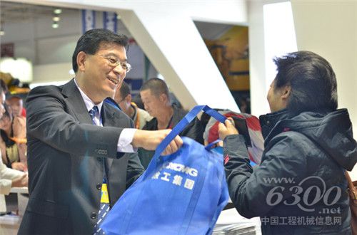 徐工多款新品登陸BICES 2013北京展