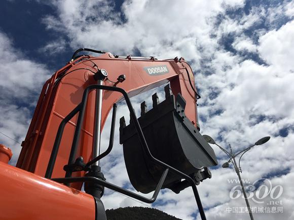 斗山9C系列新品發布會西藏站——DX220LC-9C