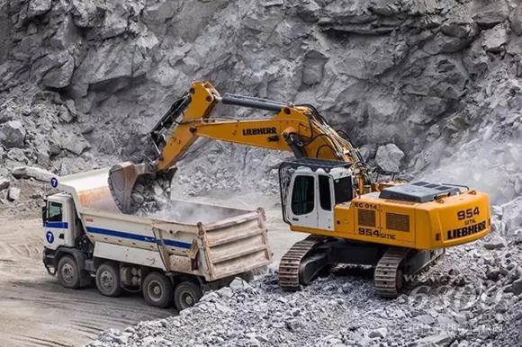全新利勃海爾R954C SME液壓挖掘機在巴西投入使用