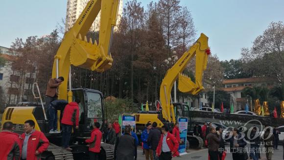 現場樣機演示引起了眾多用戶圍觀