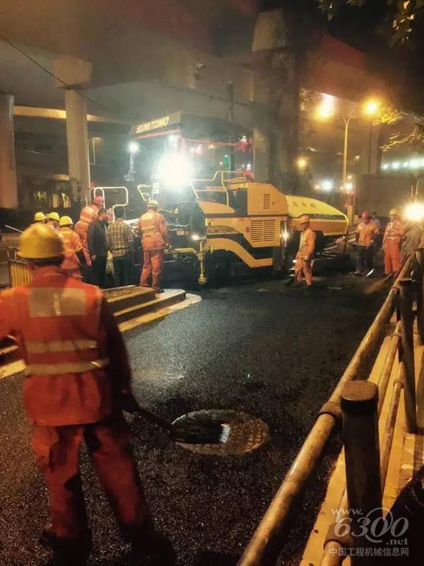 在夜間能見度不良的條件下，住友機器的全新照明系統盡顯優勢