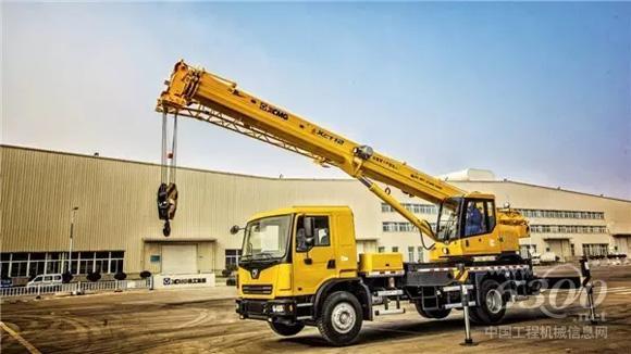 徐工XCT12L4<a href=http://product.d1cm.com/qichediao/ target=_blank>汽車起重機</a>