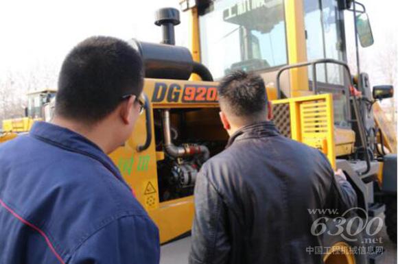 馬來西亞客戶到訪<a href=http://product.d1cm.com/brand/degong/ target=_blank>德工</a>機械參觀考察