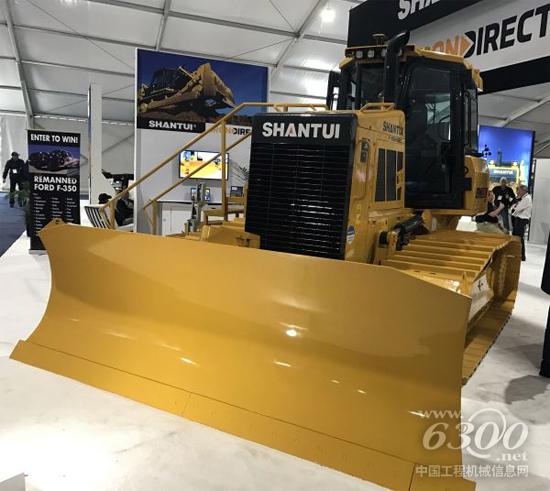 山推DH13K推土機亮相美國拉斯維加斯工程機械展。（山推供圖）