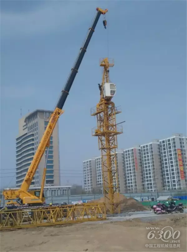 河南周口塔機吊裝