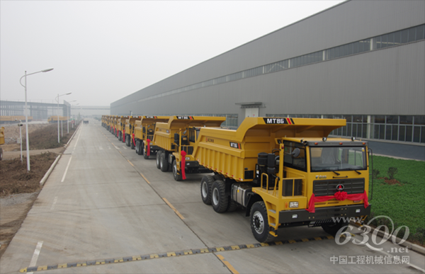 臨工重機研發生產的MT86非公路礦用自卸車