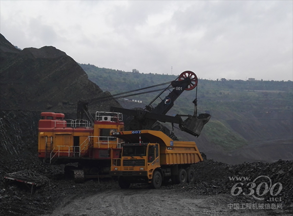 臨工重機研發生產的MT86非公路礦用自卸車