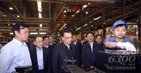 李克強總理考察中聯重科農業機械生產情況