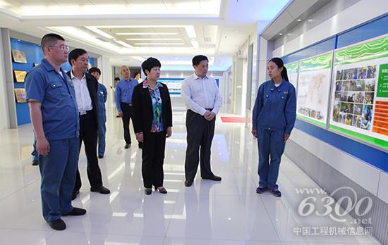 臨沂市人大常委會副主任、市總工會副主席劉淑秀一行蒞臨山重建機調研指導