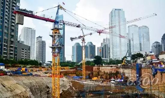 印度尼西亞Senopati路第八區民用住宅區施工項目 徐工Q7022和QTZ160B（6516）塔式起重機  