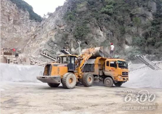 越南 河南省國營采石場  徐工LW500F裝載機