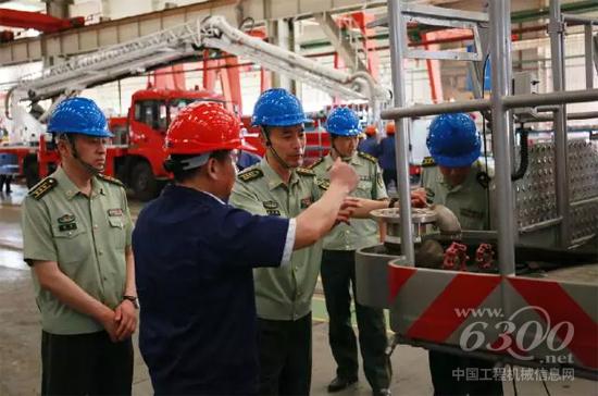 陳立新部長一行深入生產一線了解產品生產裝配情況