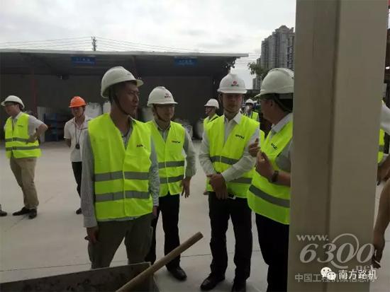 代表團參觀南方路機試驗場