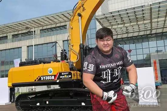 “功夫熊貓”敖日格勒與三一重載挖掘機SY395H