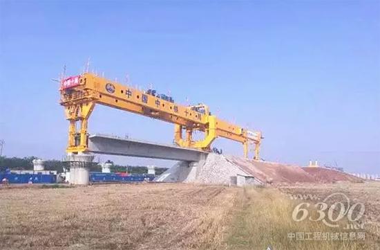 徐工“大黃蜂”順利完成濟青高鐵首跨重任！