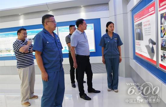 陜西金山推總經理代新剛一行蒞臨山重建機參觀洽談