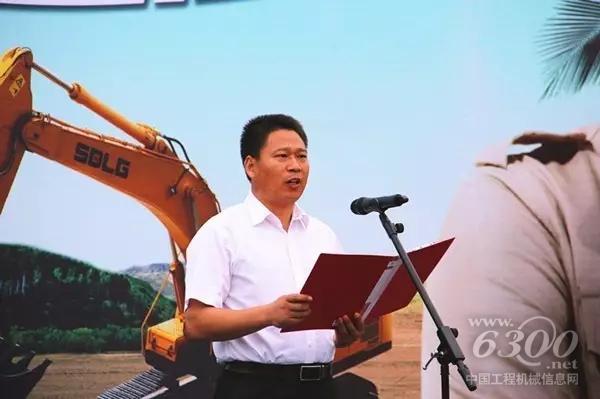 國家職業技能鑒定中心考評員、考核鑒定組組長謝耘宣讀考核規則