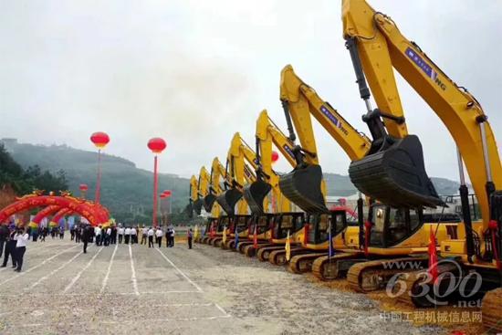 柳工挖掘機助力百色市隆林各族自治縣鶴東大道建設
