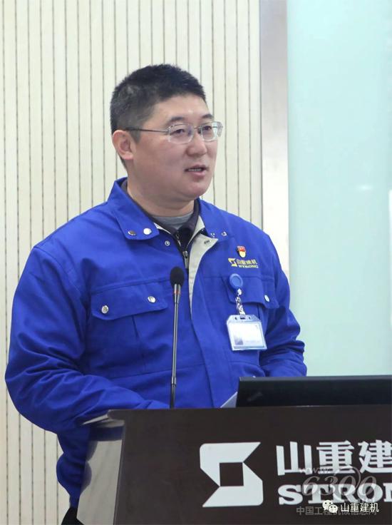 公司黨委書記、董事長倫學廷發表講話
