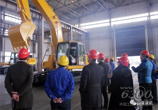 觀看挖掘機演示