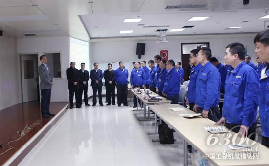 山東重工領導到山重建機看望慰問員工