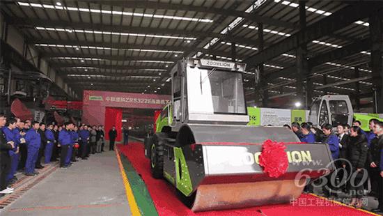 中聯重科新品壓路機ZRS322E下線 