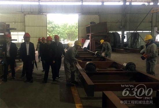 洛江區區長蘇漢庭等一行領導前往車間現場