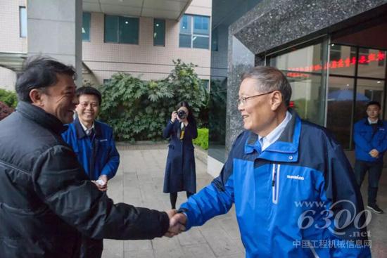 山河智能董事長何清華,副總經理朱建新、黃志雄等領導參與接待