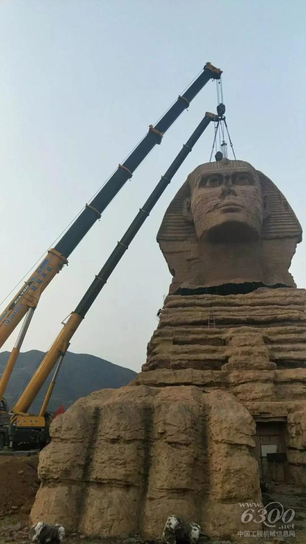徐工XCA450和QAY260兩臺<a href=http://product.d1cm.com/quandimiandiao/ target=_blank>全地面起重機</a>參與建設影視實景搭建