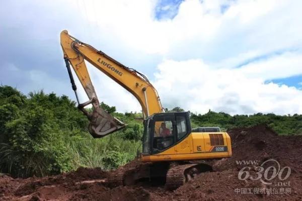 圖為922E土方基礎設施建設施工現場